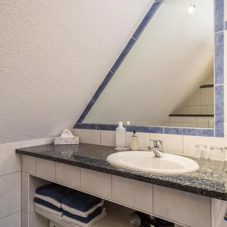 Henne Apartment *